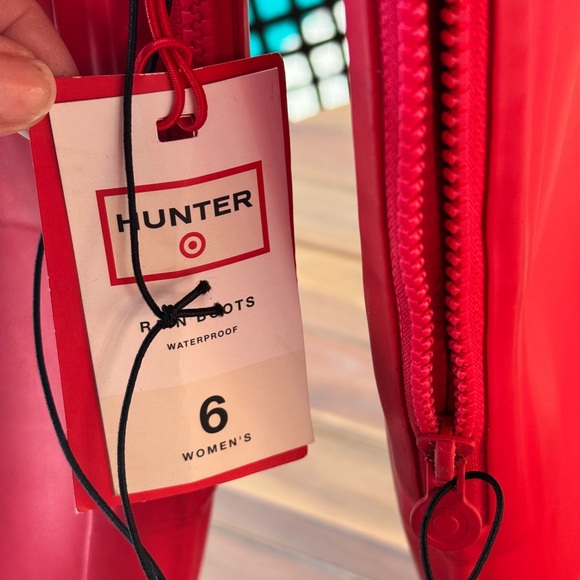 Vibrant Red Hunter tall rain boots - Sz 6 - Picture 5 of 6